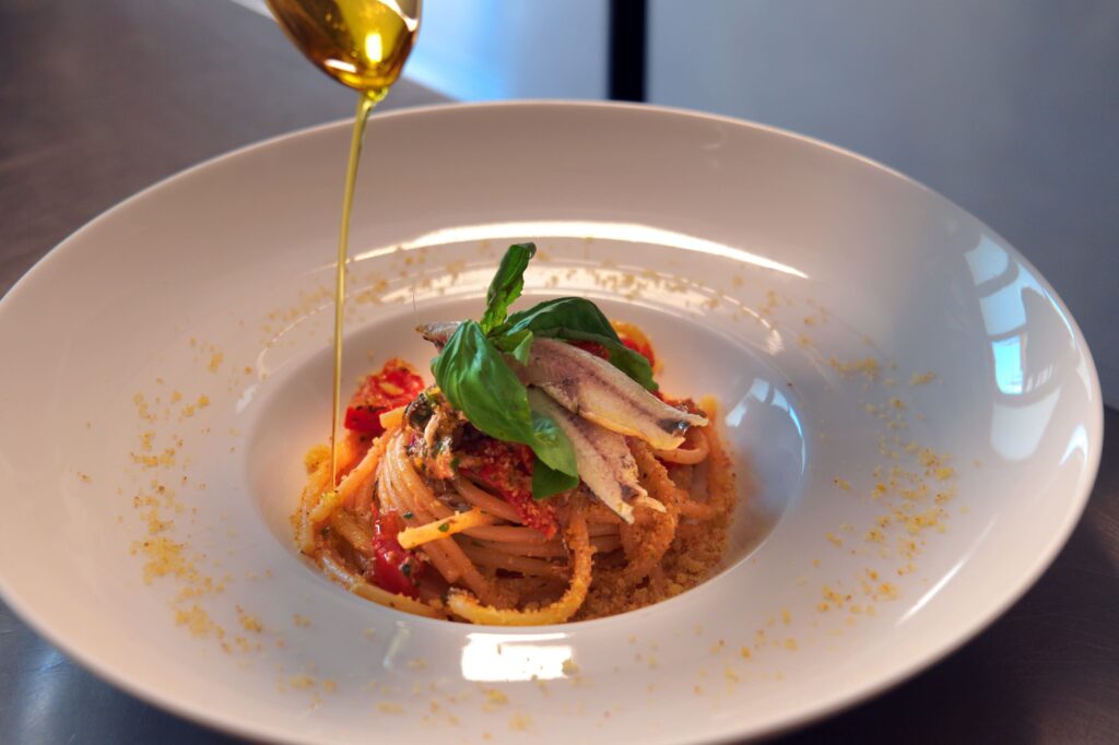 SPAGHETTI ANCHOVIES AND BREAD CRUMBLE
